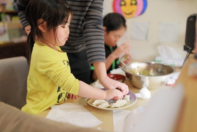 子ども　おうち遊び　料理　お手伝い