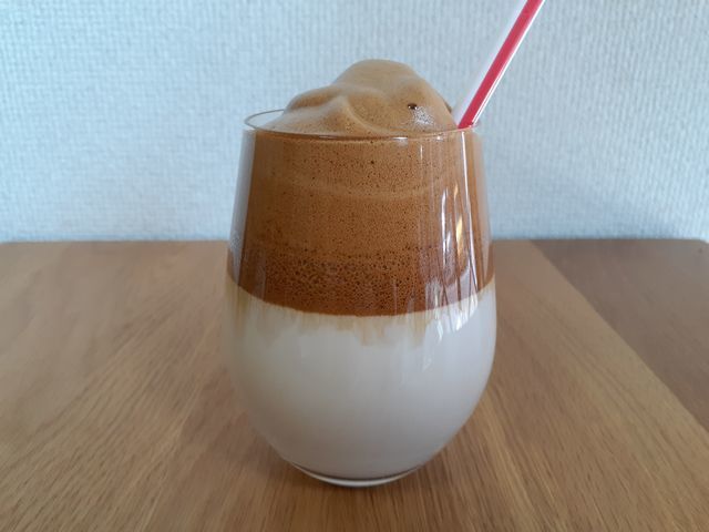 ダルゴナコーヒー　作り方　ペットボトル