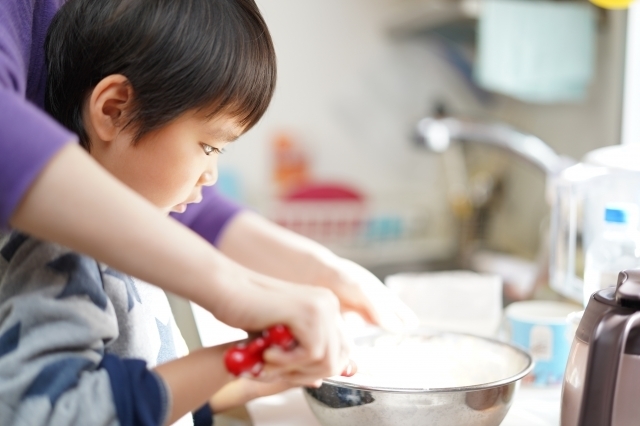 子どもと一緒　食事作り　おうち時間