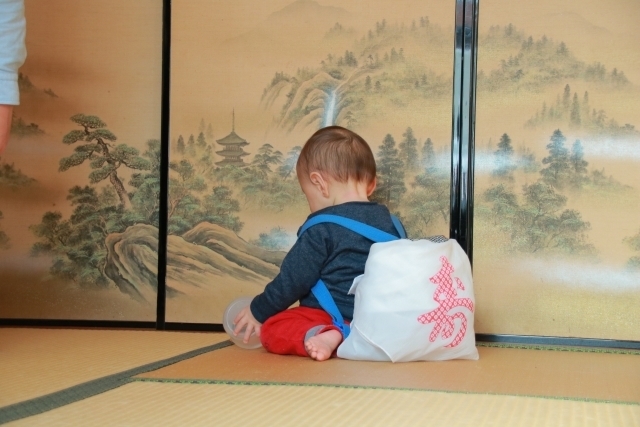 1歳　誕生日　一升餅　子ども