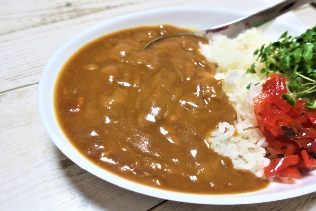 【一番おいしいレトルトカレーランキング】人気1位は“あの”カレー！アレンジやちょい足しのしやすさも魅力☆