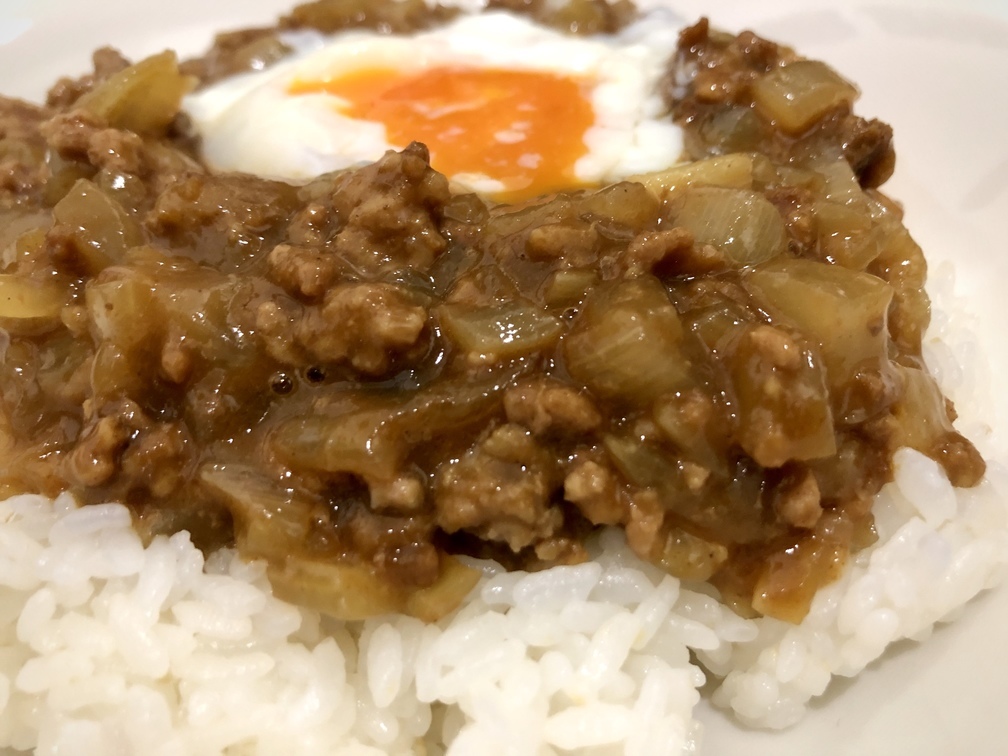 Twitterで大反響！火を一切使わないのに超簡単で旨すぎるカレー「レンジで1発！超玉ねぎカレー」のレシピ＆レビュー！