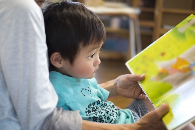 幼児　読み聞かせ