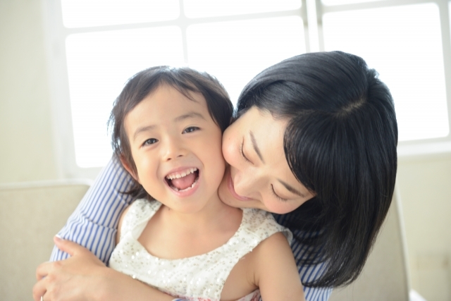 おかいつ5月の”こんげつのうた”は『ぎゅーっ はかせ』。子どもが「あること」をしたくなる魔法の歌♪